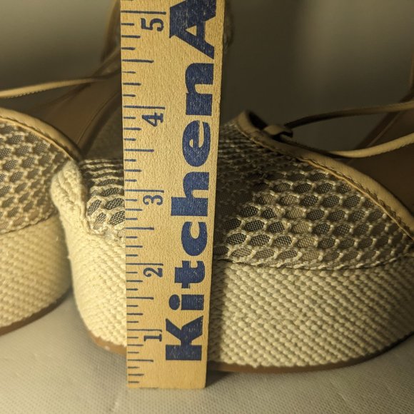 NEW- Size 11M Womens Gianni Bini Platform Wedge Strappy Sandals Fabric Beige - Picture 6 of 7